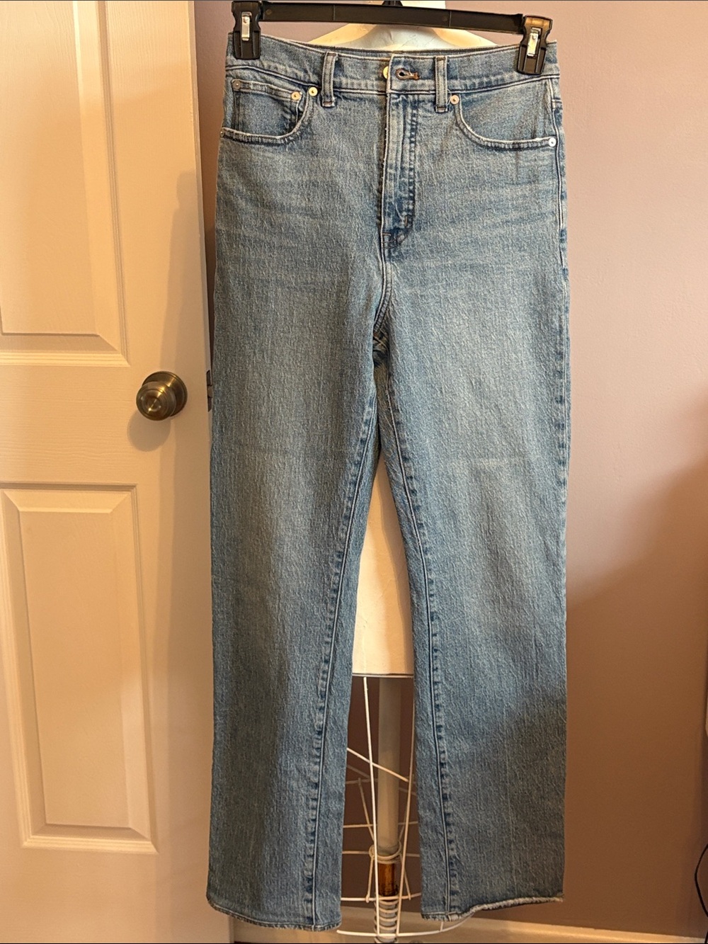 Madewell Straight-Leg Jeans in Light Blue Wash 27T
